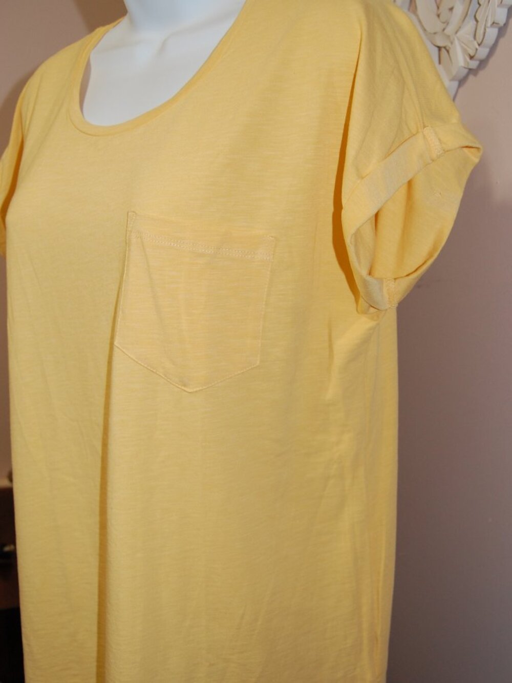NWT, roll sleeve, yellow T - Picture 4 of 9